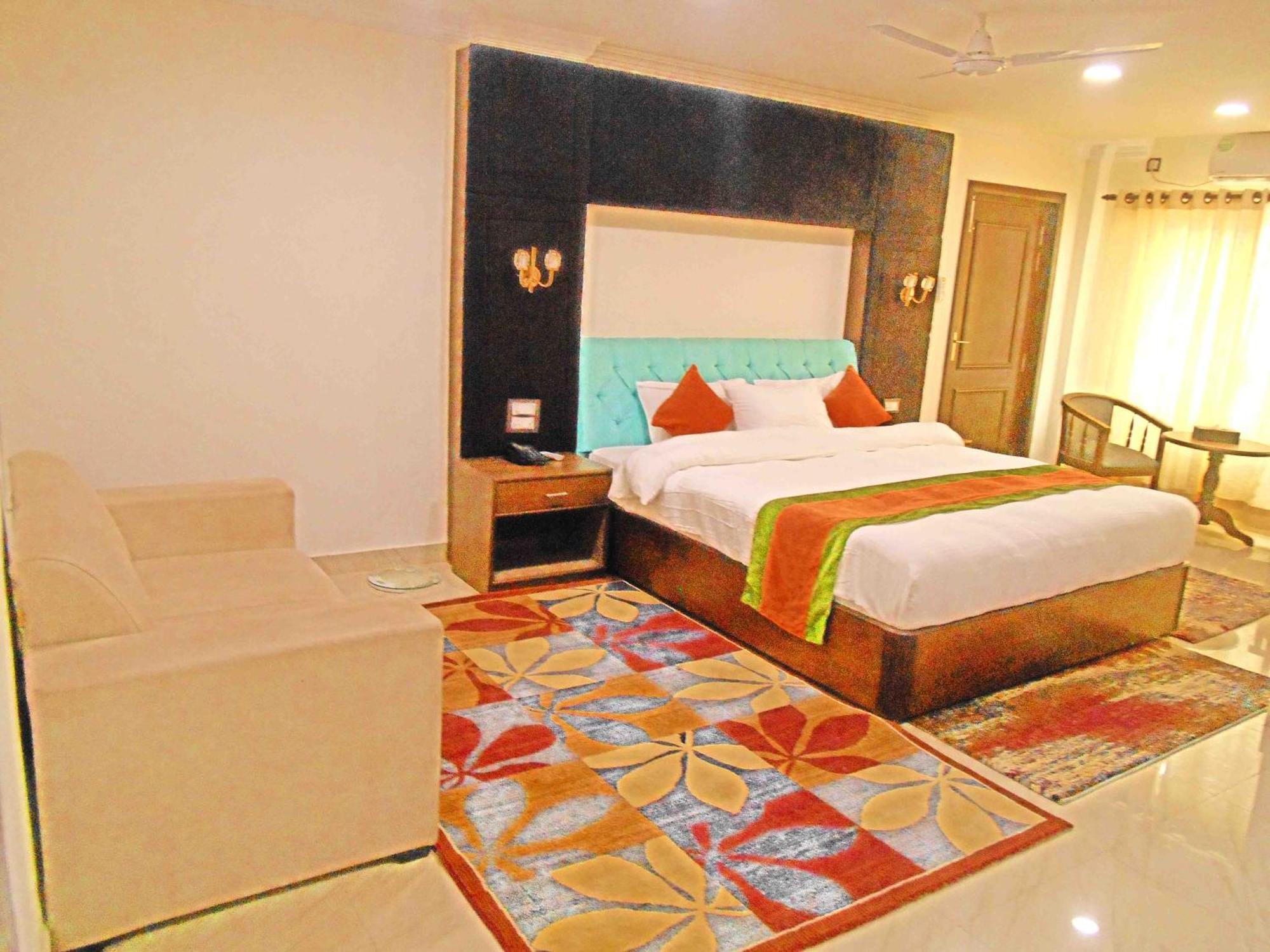 Gautam Buddha Airport Hotel Bhairāhawā Buitenkant foto
